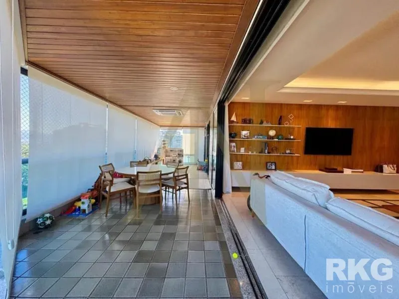 Furnished apartment with 4 bedrooms and water and city views — photo 5