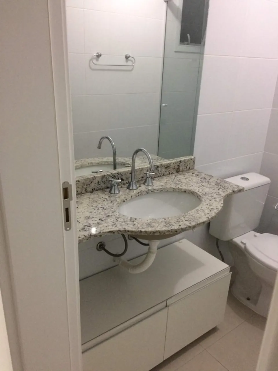 2-bedroom apartment in a building with a gym — photo 12