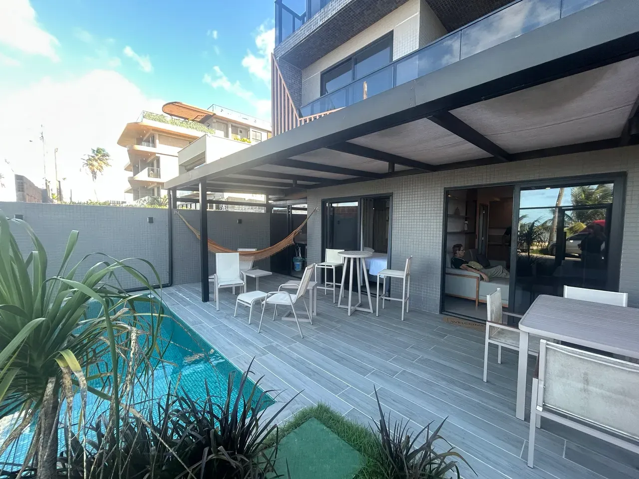 Apartamento térreo mobiliado de 145 m² com 2 suítes