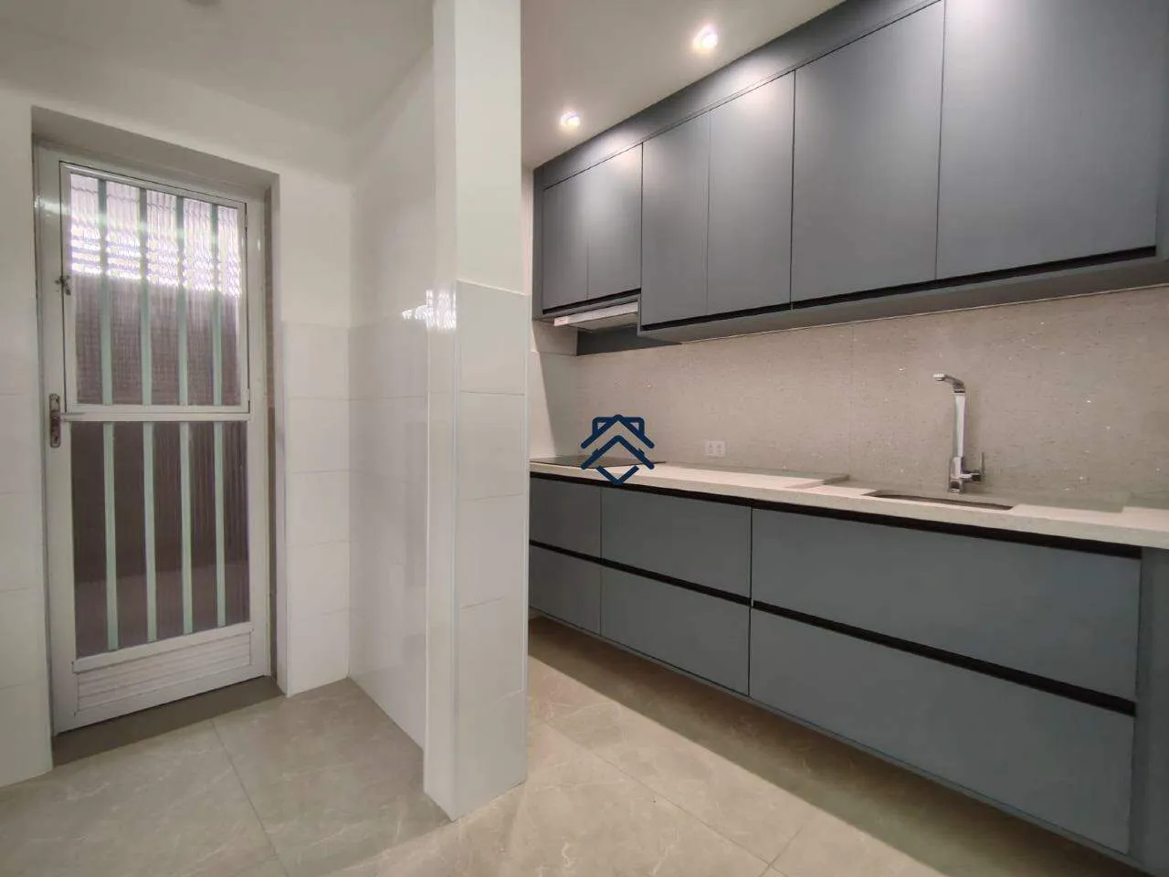 Duplex house with open-plan kitchen and 2 bedrooms — photo 4