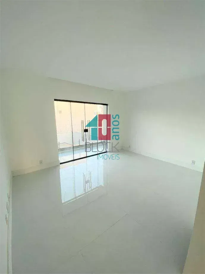 House with 3 bedrooms and 5 bathrooms, 2 parking spots — photo 20