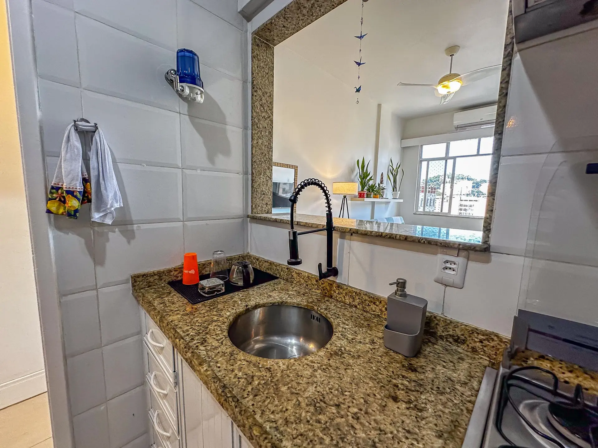 Furnished 1-bedroom apartment with an open kitchen — photo 20