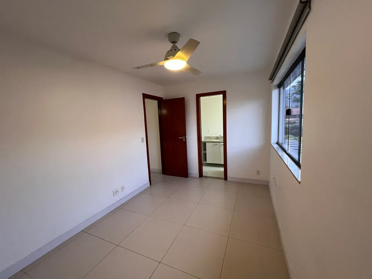180 m² house with a walk-in closet and a mountain view — photo 19