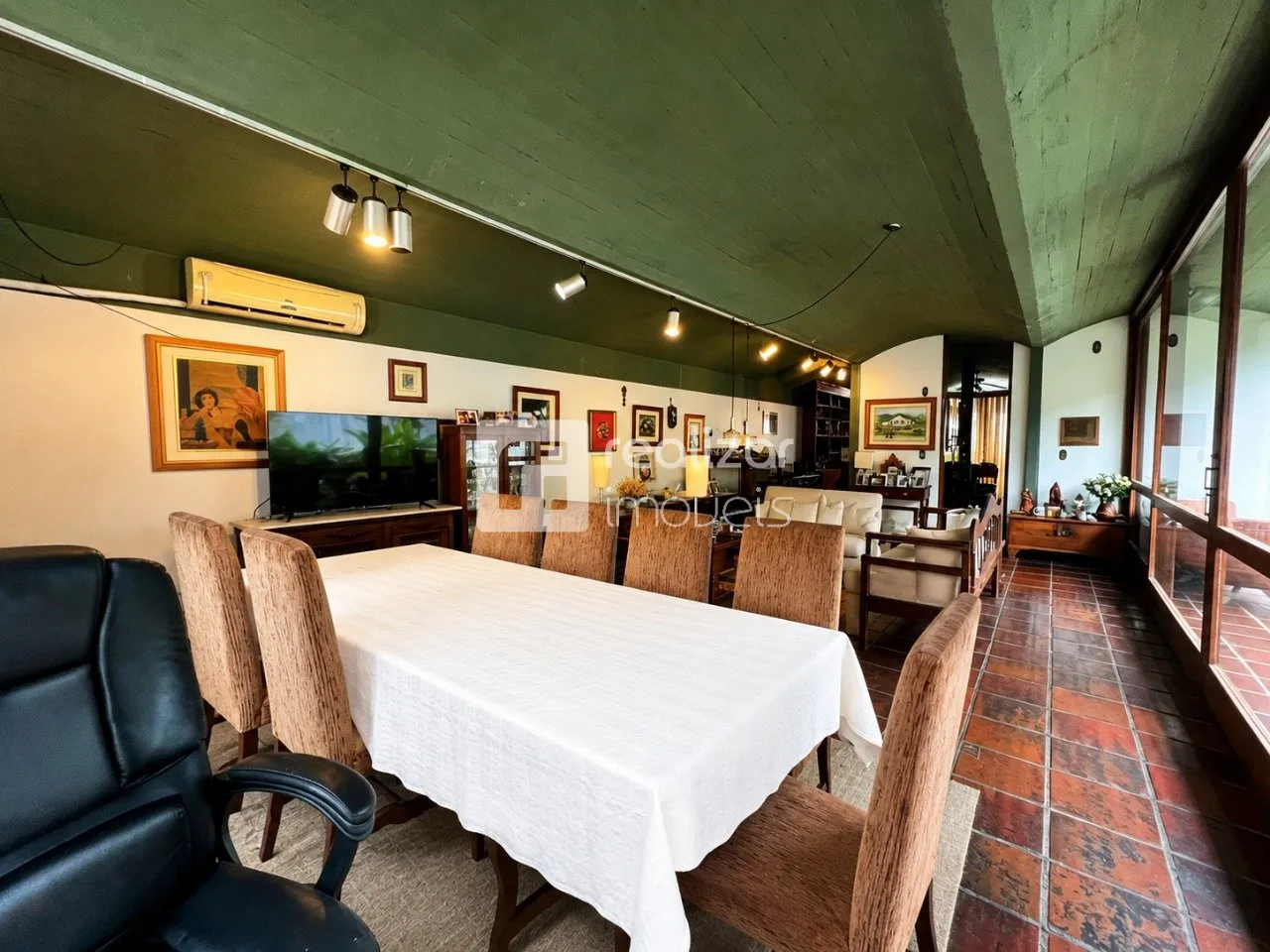 Casa sem mobília com 4 quartos e 417 m² — photo 2