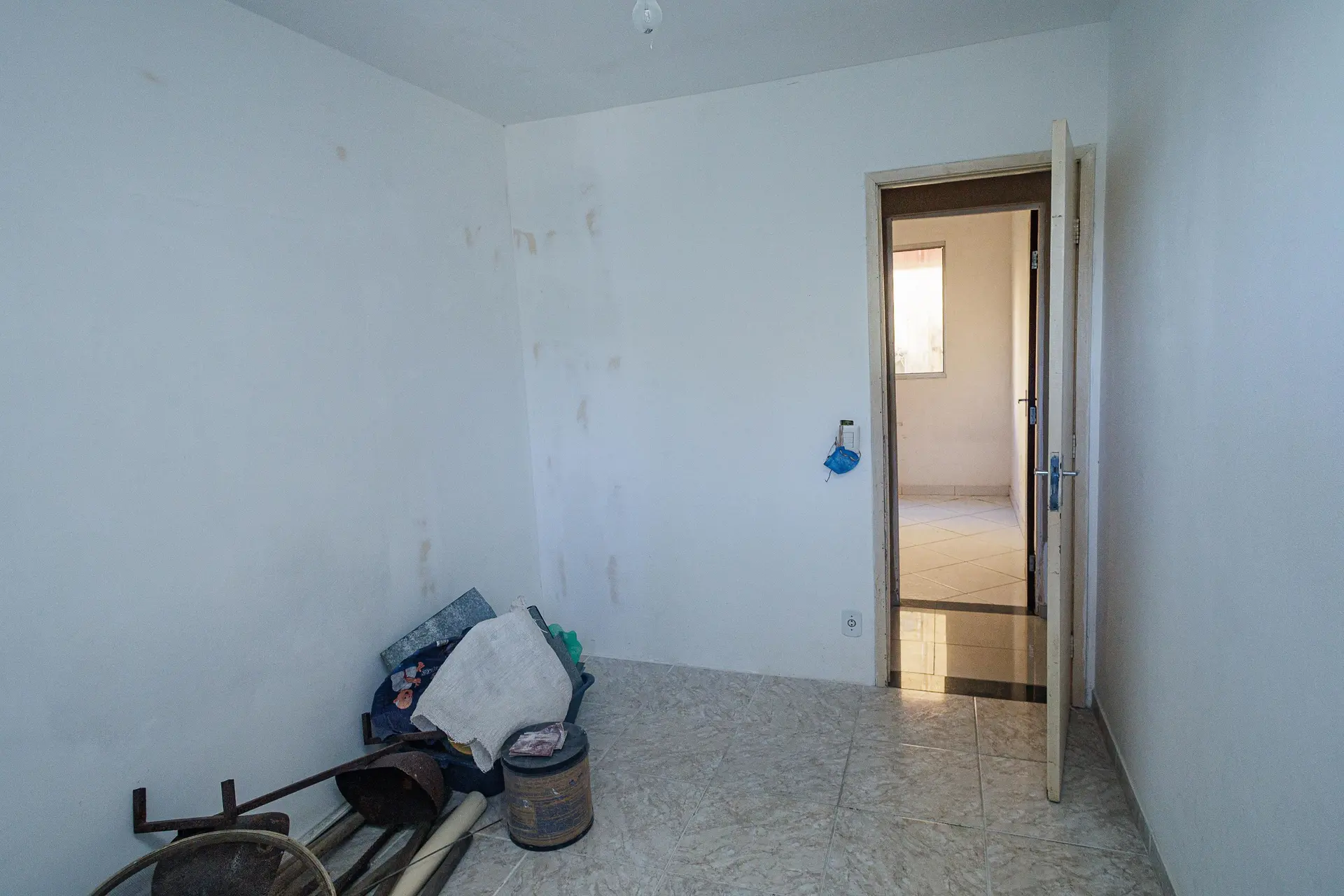 Квартира без меблів із душем у скляній кабінці — photo 18