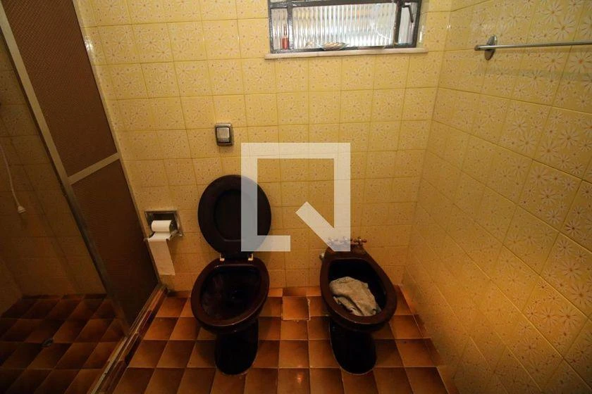 House with 4 bedrooms and 297 m², no parking — photo 39
