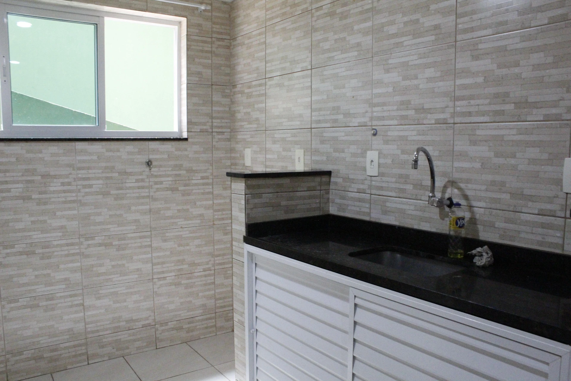 Casa sem mobília com 1 quarto e 2 banheiros e garagem — photo 4