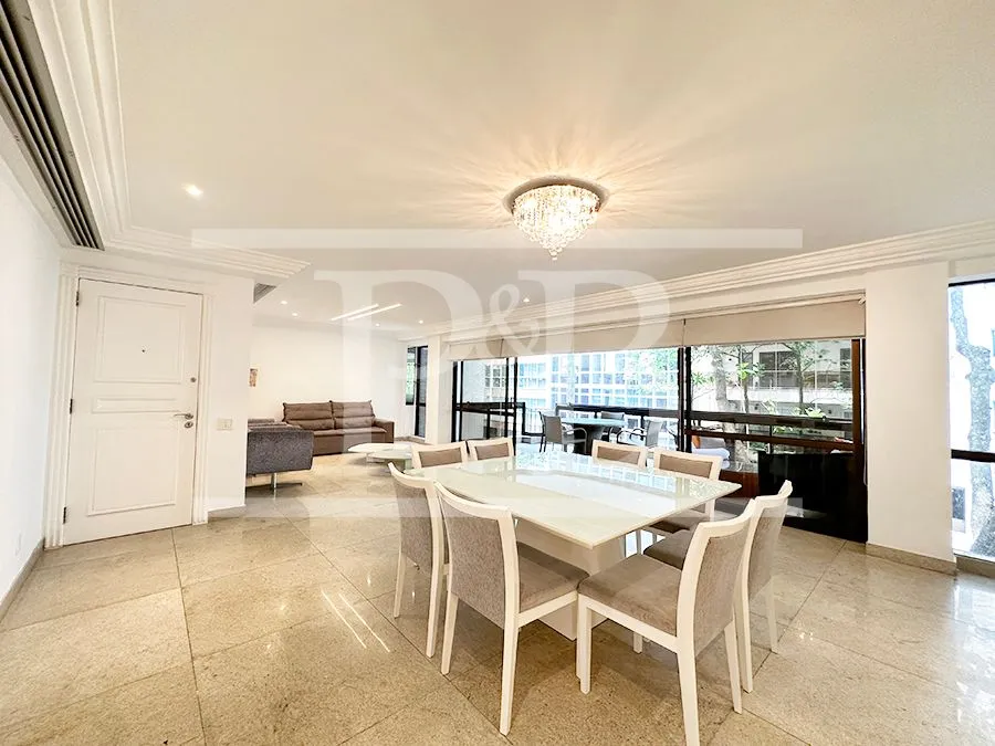 3-bedroom apartment with 230 m² and glassed-in balcony — photo 2