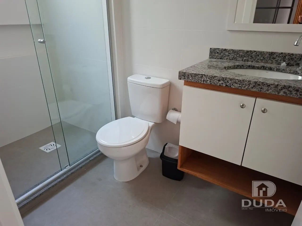 Furnished 1-bedroom apartment with open-plan kitchen — photo 18