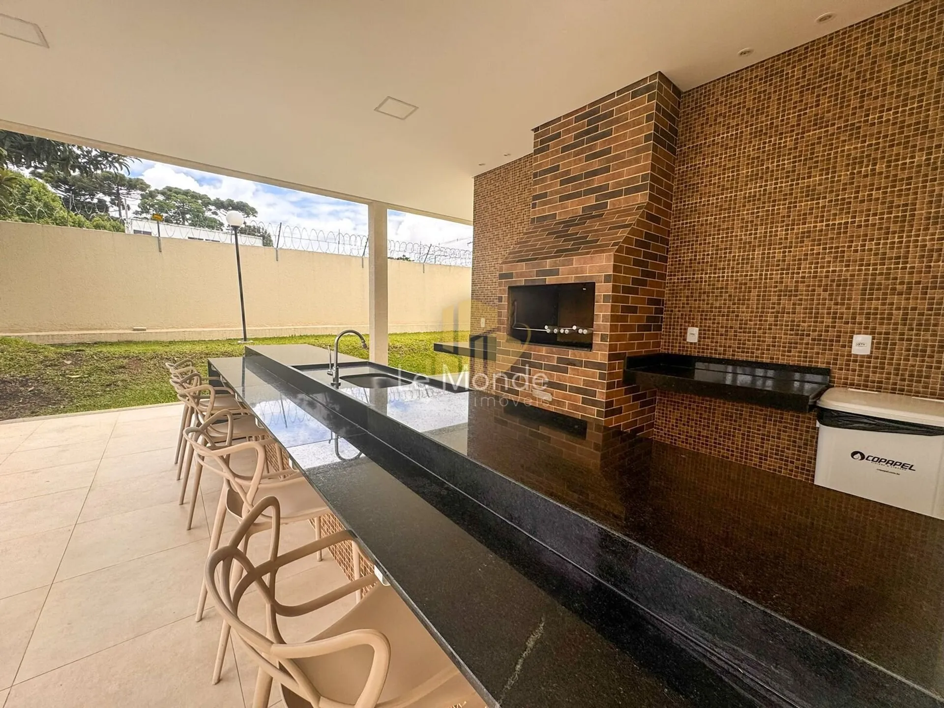 2-bedroom apartment with open-plan kitchen and gas stove — photo 37