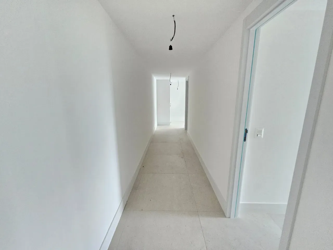 Unfurnished apartment with 3 bedrooms and 5 bathrooms — photo 22