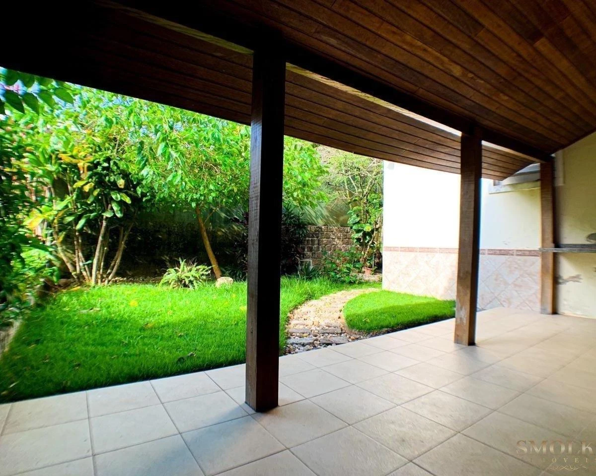 Casa de 273 m² con balcón gourmet y espacio de home office