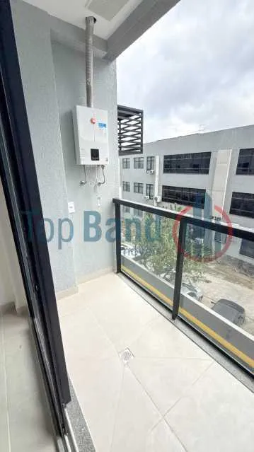 1-bedroom apartment with a balcony and open kitchen — photo 14