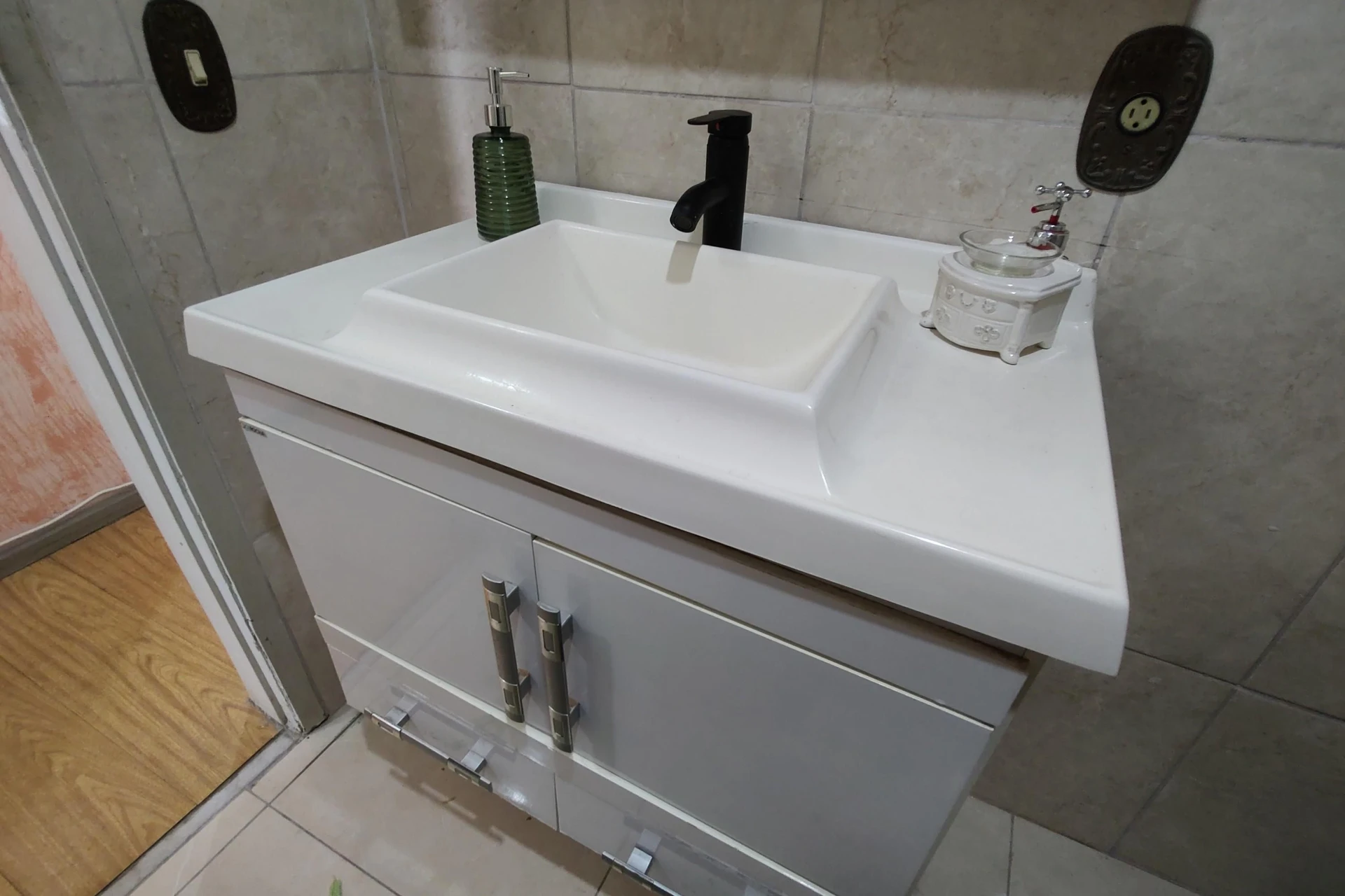 Furnished 2-bedroom apartment with a balcony — photo 44