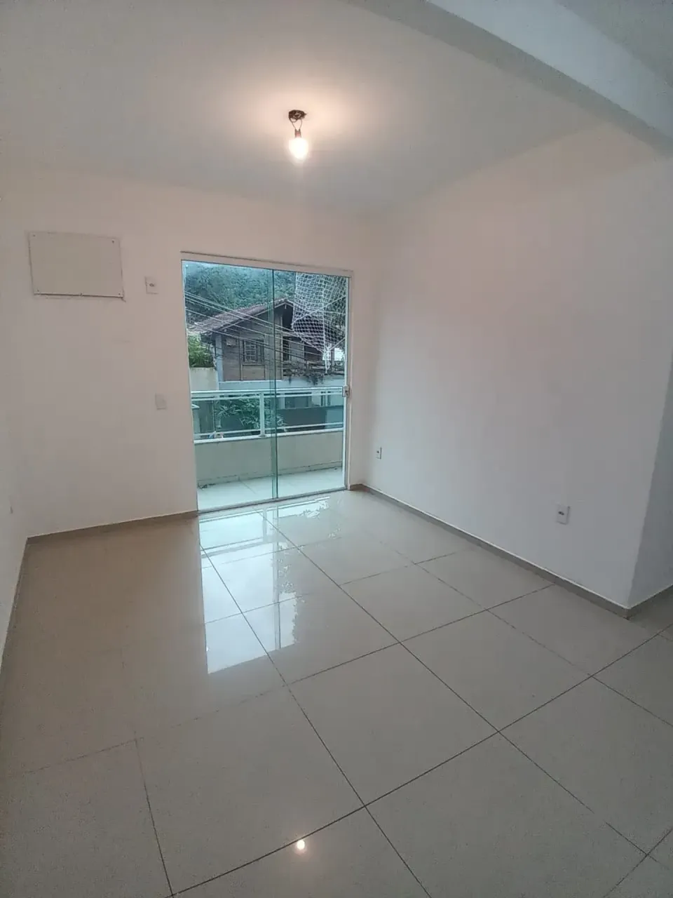 2-bedroom apartment with 1 parking space and 1 bath — photo 2