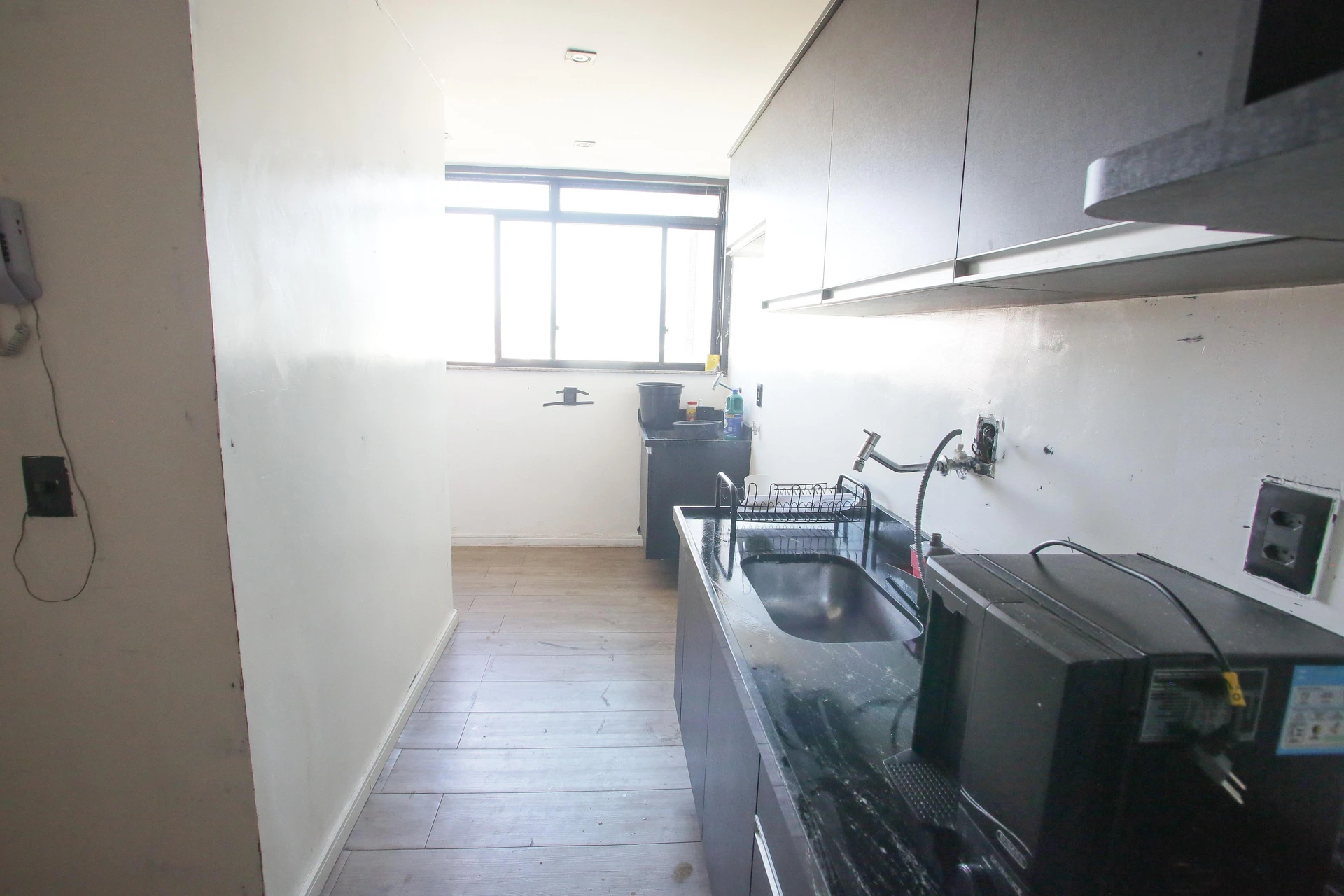 3-bedroom apartment with a balcony and 1 parking space — photo 29