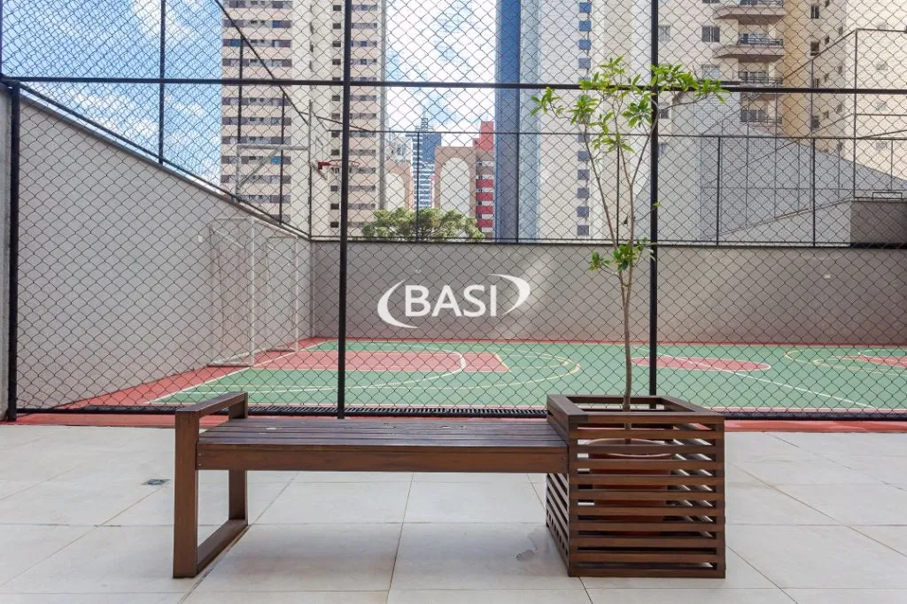 Glass-enclosed balcony in a 3-bedroom apartment, 80 m² — photo 73