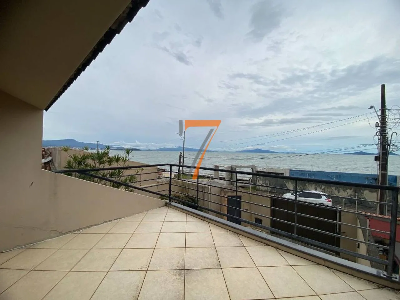 3-bedroom house with a water view in Florianópolis — photo 25