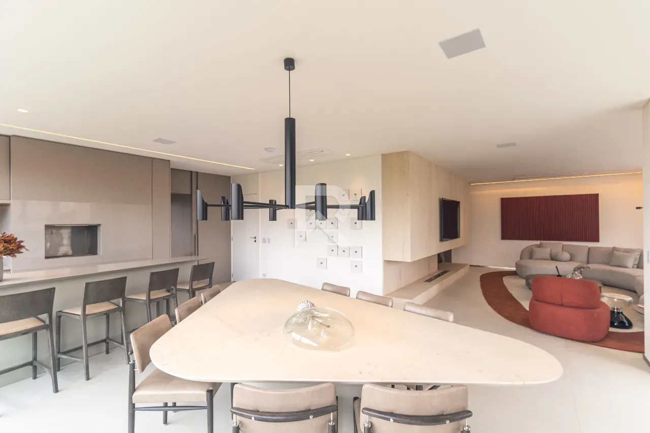 Apartment with 3 en-suite bedrooms and open kitchen — photo 10