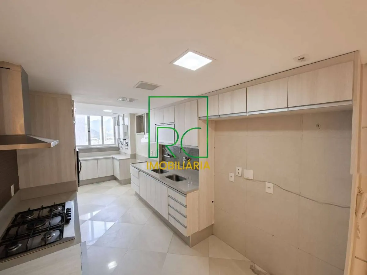 Apartamento de 300 m² com banheira e vista para a água — photo 2