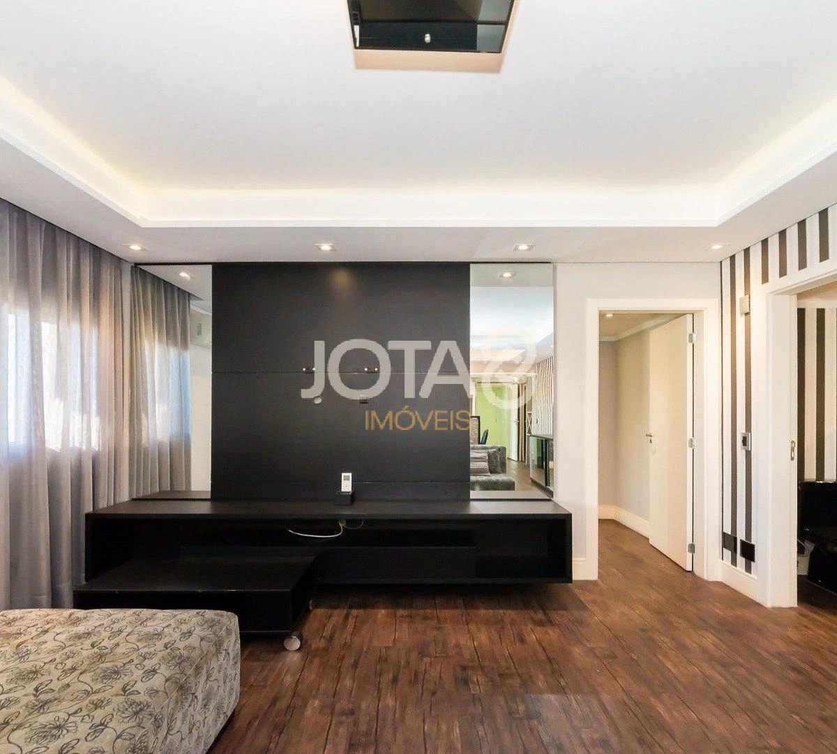 Apartment with 3 en-suite bedrooms and enclosed balcony — photo 38