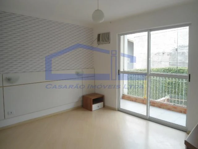 Balcony with a grill in a 3-bedroom apartment, 160 m² — photo 23
