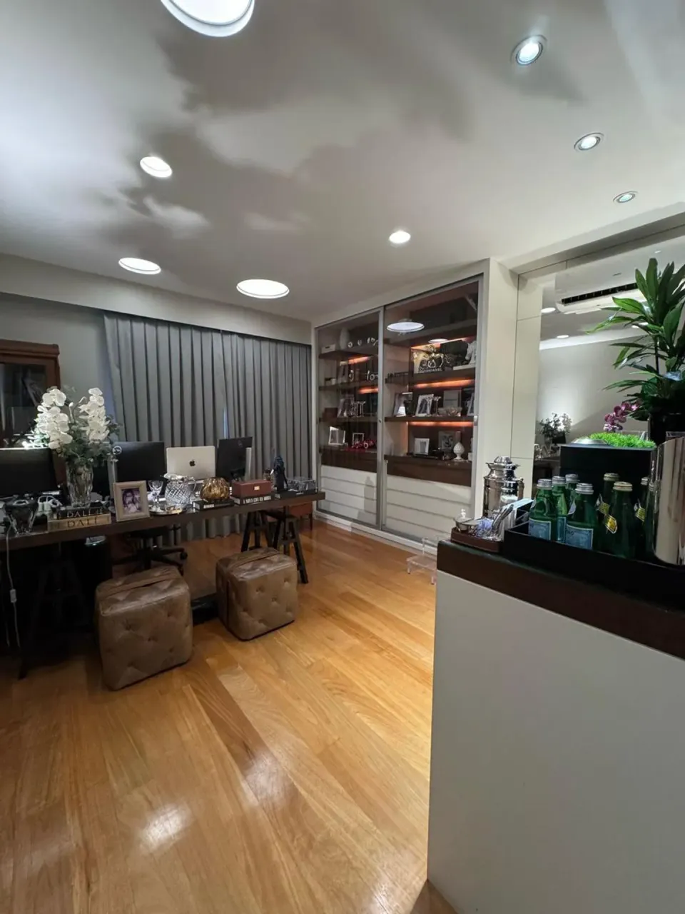 Furnished apartment with 4 suites and 375 m² — photo 20