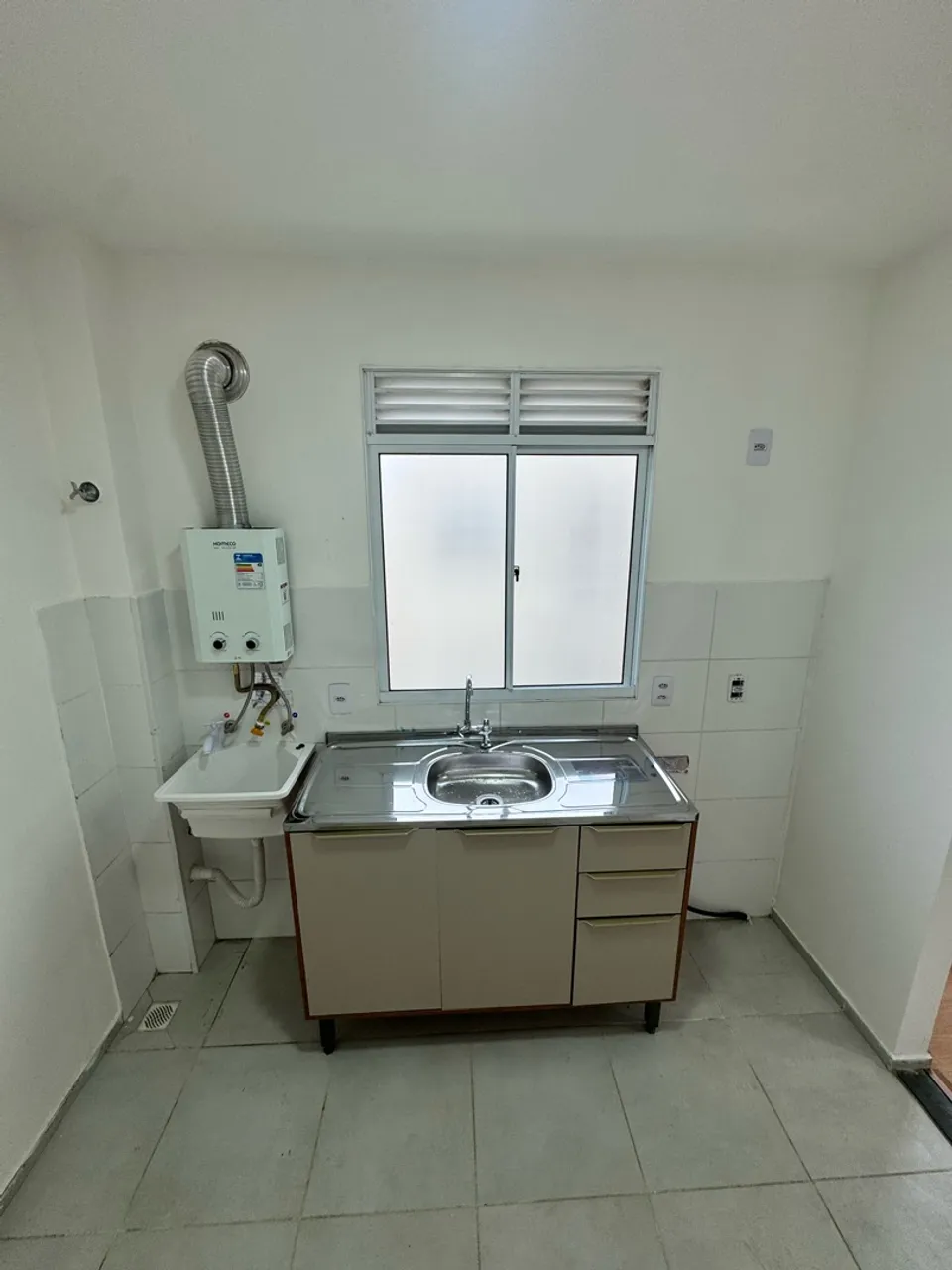 Wood or laminate floors in a 2-bedroom apartment, 42 m² — photo 4