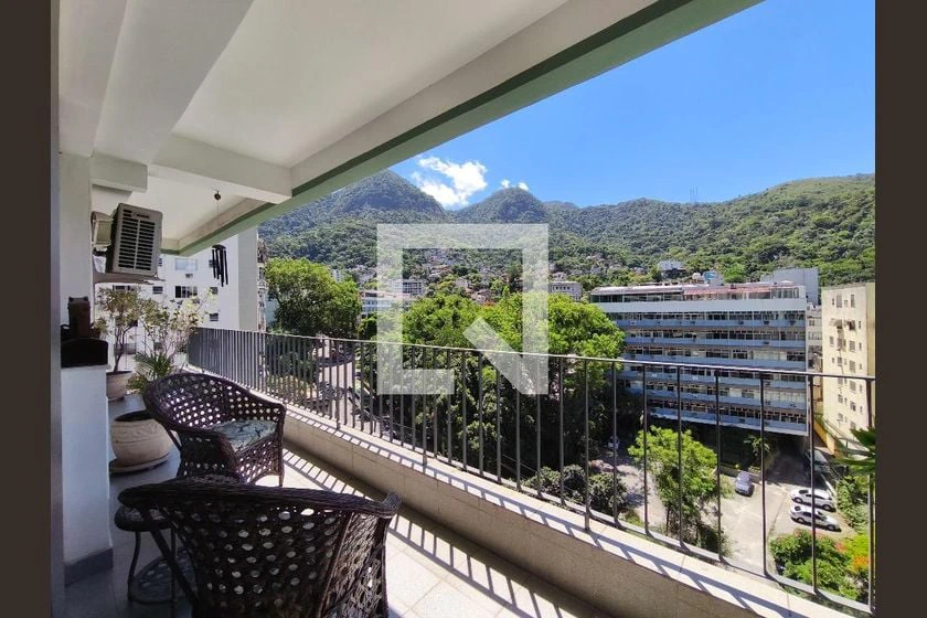 Mountain view in a 4-bedroom apartment, 159 m²