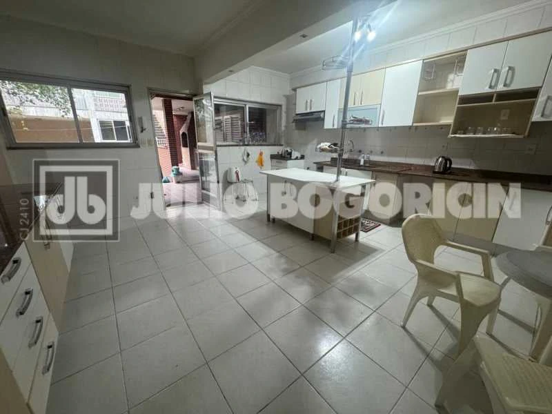 Дом 429 м²: 4 спальни, 5 парковочных мест, барбекю — photo 9