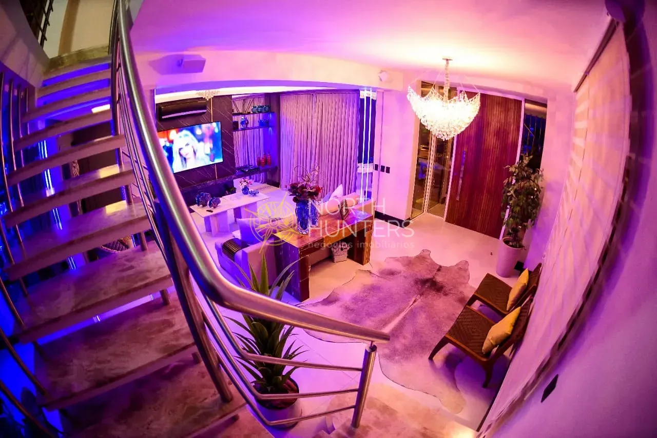 Casa con 5 dormitorios y cocina de concepto abierto — photo 89