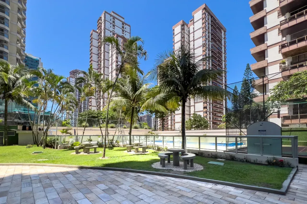 Furnished apartment with 2 bedrooms and water views — photo 41