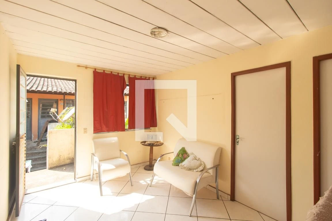 2-bedroom apartment with 1 bathroom and parking