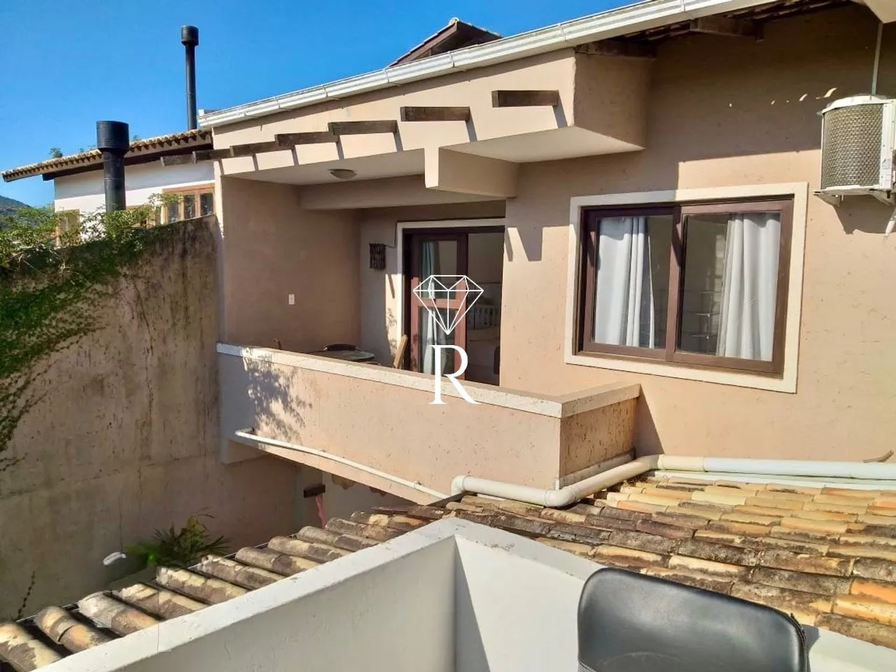 Casa de 6 dormitorios con balcón y parrilla — photo 9