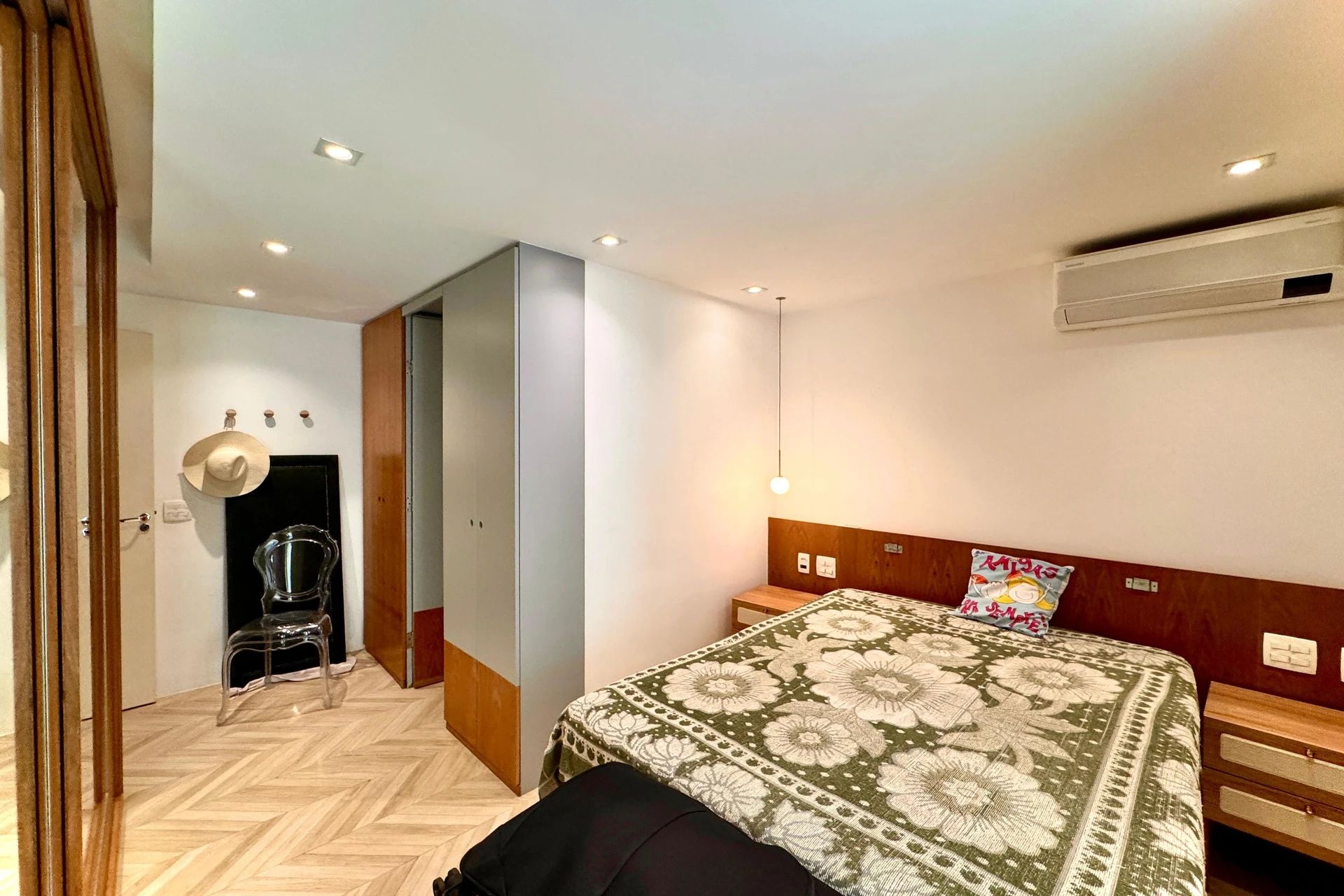 2-bedroom apartment with floor-to-ceiling windows — photo 7