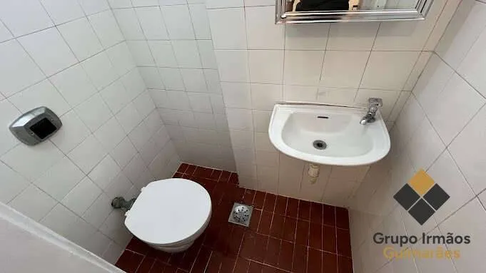 Деревянный пол или ламинат и 1 спальня: квартира 51 м²