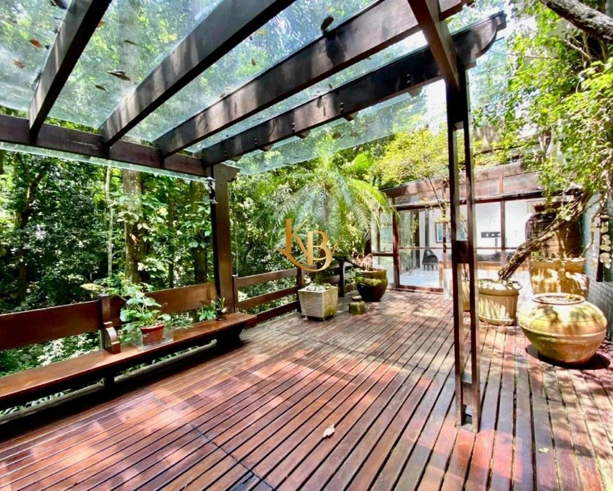 Furnished 350 m² house with 4 bedrooms and a balcony — photo 9