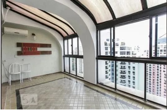 Unfurnished apartment with an enclosed glass balcony — photo 9