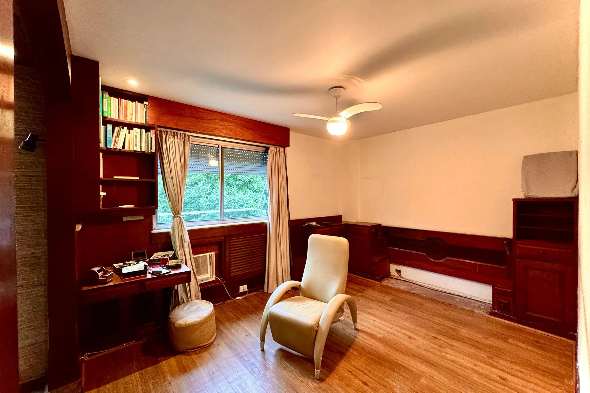Floor-to-ceiling windows in a 4-bedroom apartment, 180 m² — photo 14