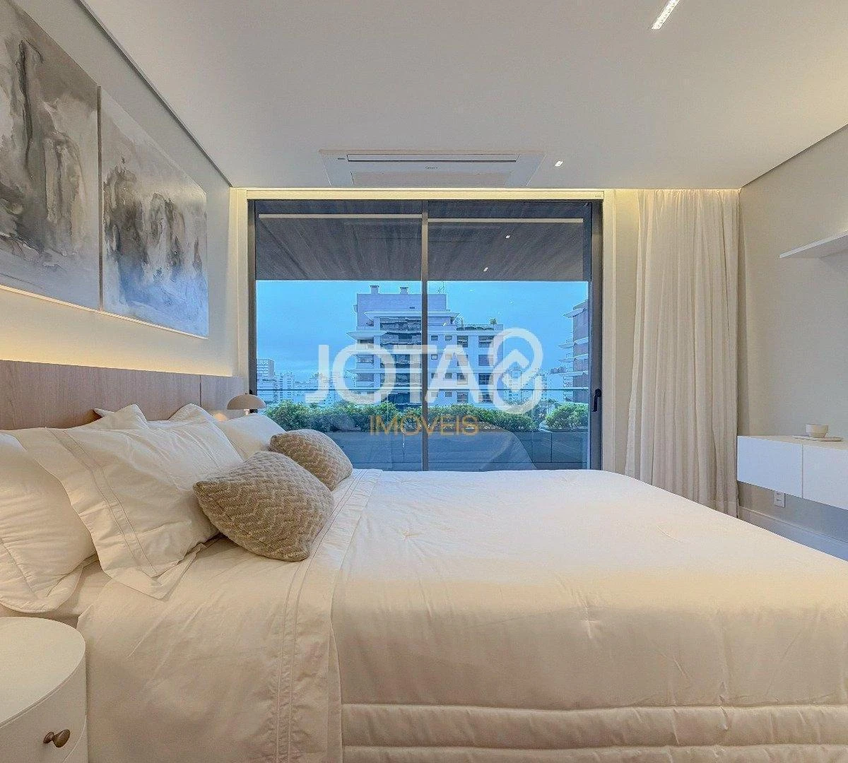 Furnished 195 m² apartment with 2 en-suite bedrooms — photo 27