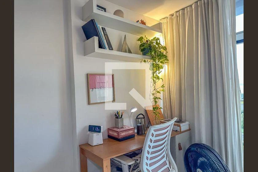 Furnished 2-bedroom apartment with a ready desk — photo 19