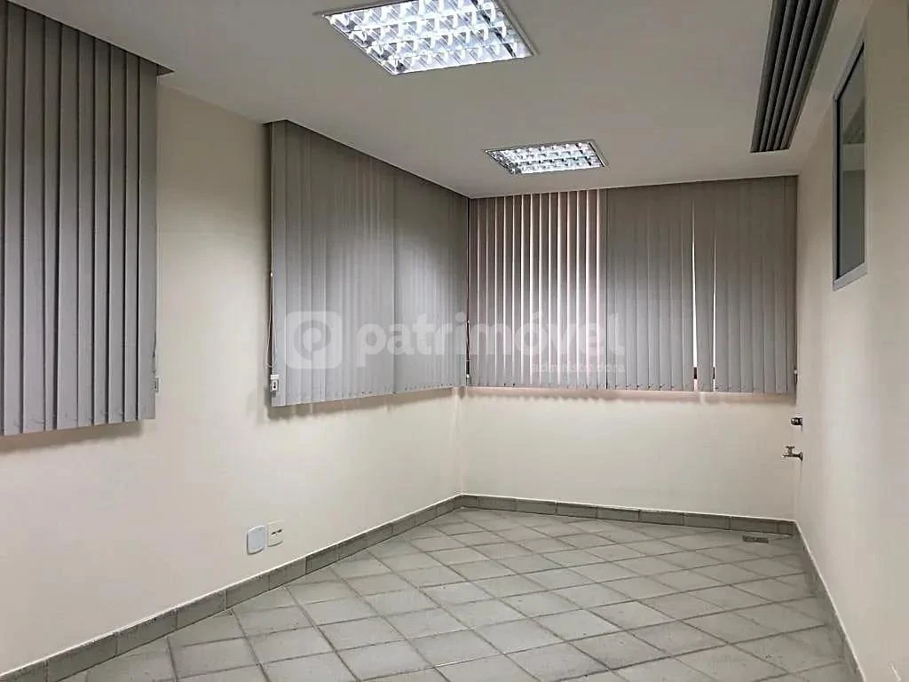 Unfurnished 350 m² apartment with built-in cabinets — photo 21