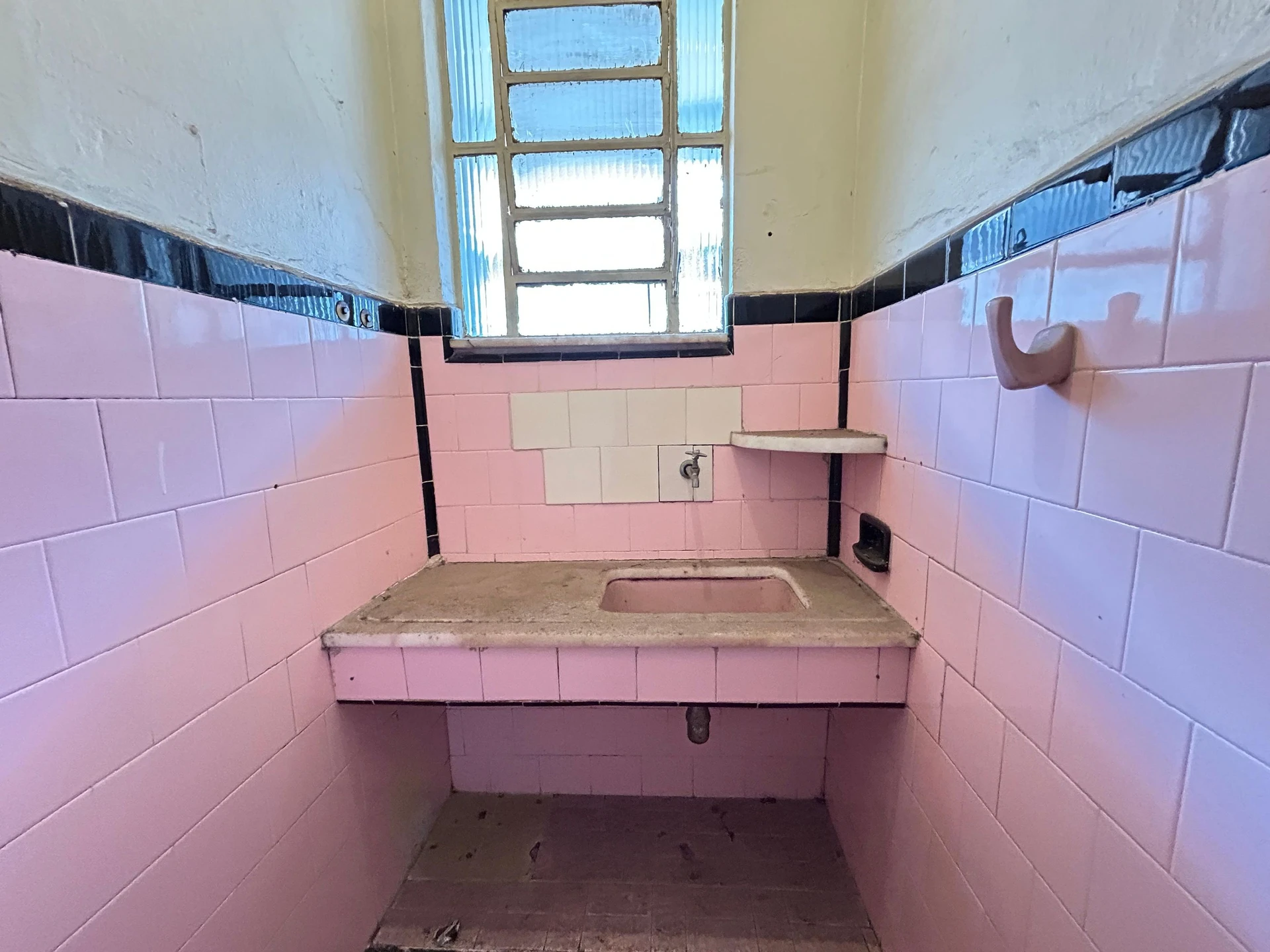 Apartamento sin amueblar con 1 dormitorio y suelo cerámico — photo 25