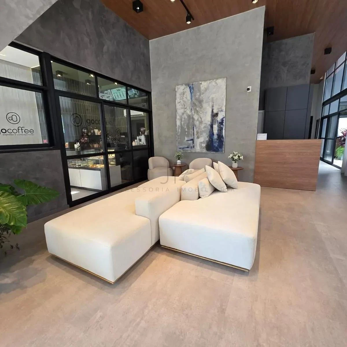 Glass-enclosed balcony in a one-bedroom apartment, 26 m² — photo 12