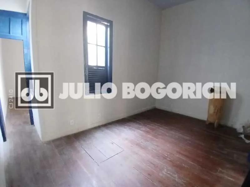 Unfurnished apartment with 6 bedrooms and 3 bathrooms — photo 18