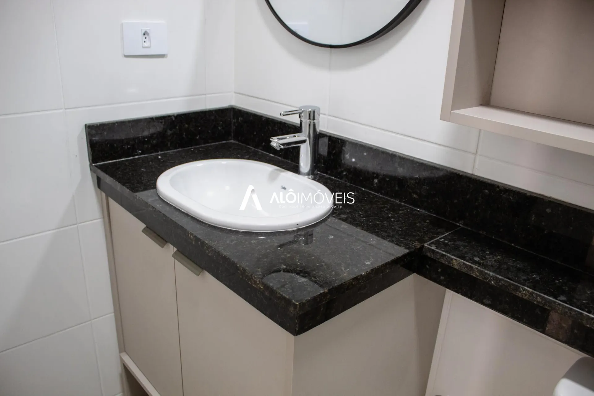 Furnished 1-bedroom apartment with open-plan kitchen — photo 46