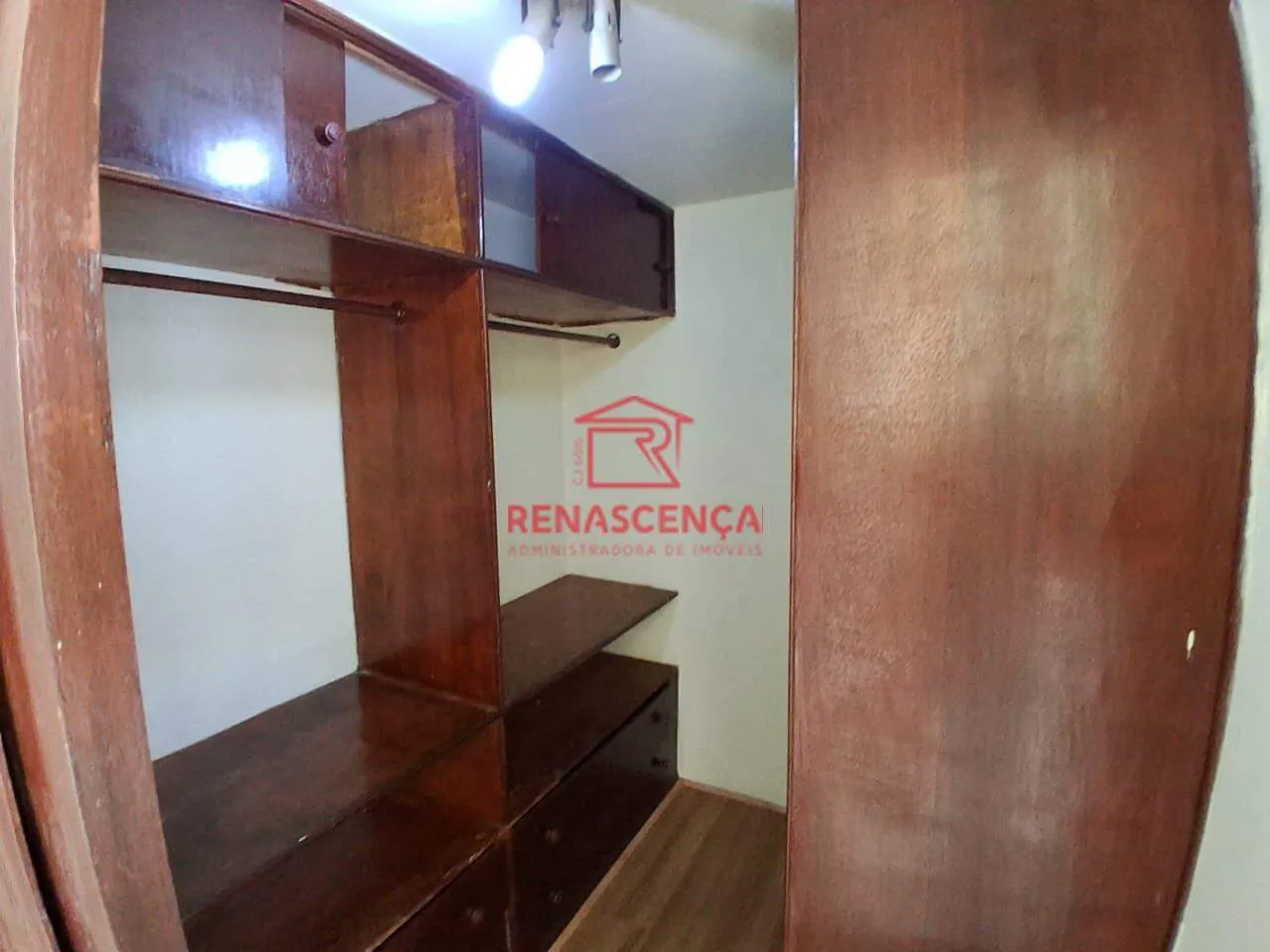 Walk-in closet in a 3-bedroom apartment, 130 m² — photo 24