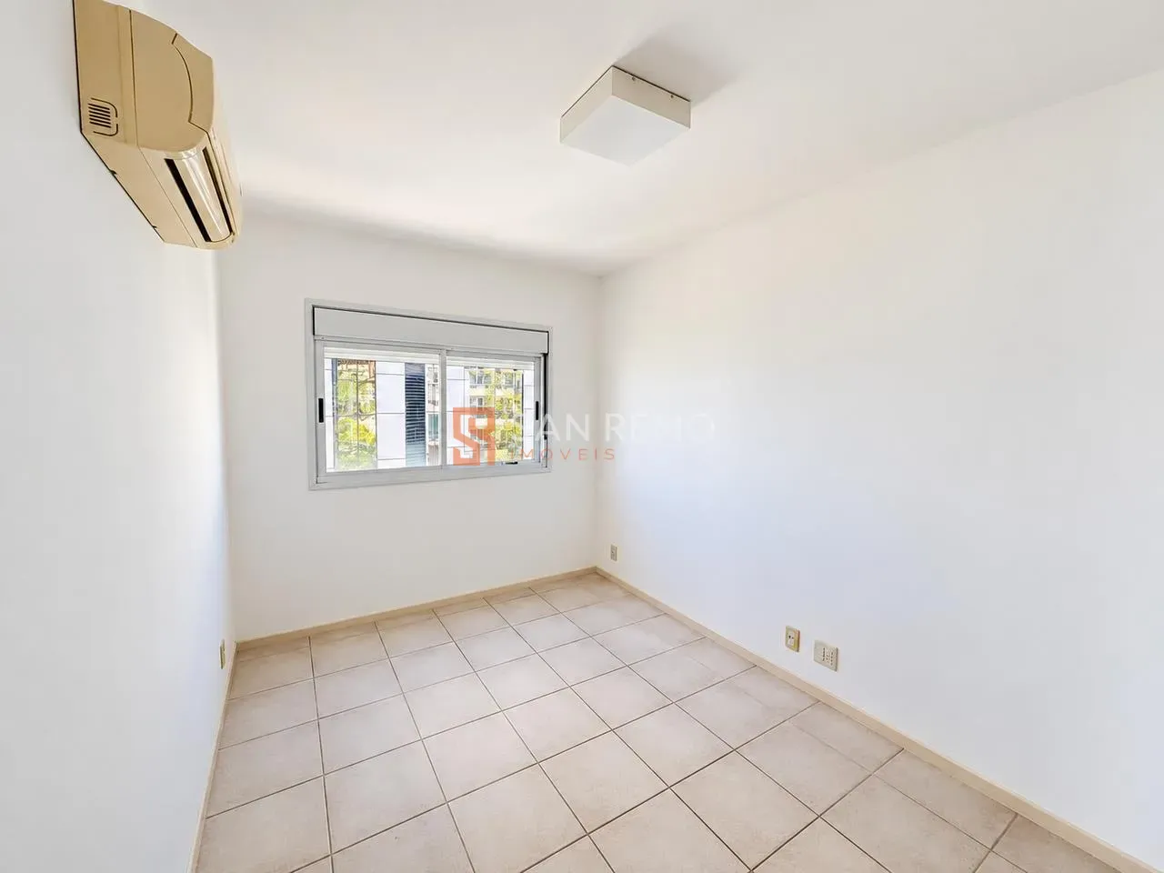 3-bedroom apartment with a water view — photo 5