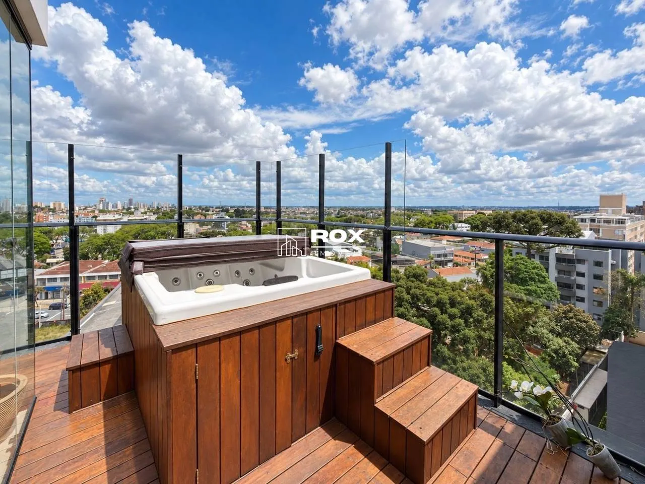 Floor-to-ceiling windows in a 3-bedroom apartment, 150 m² — photo 30