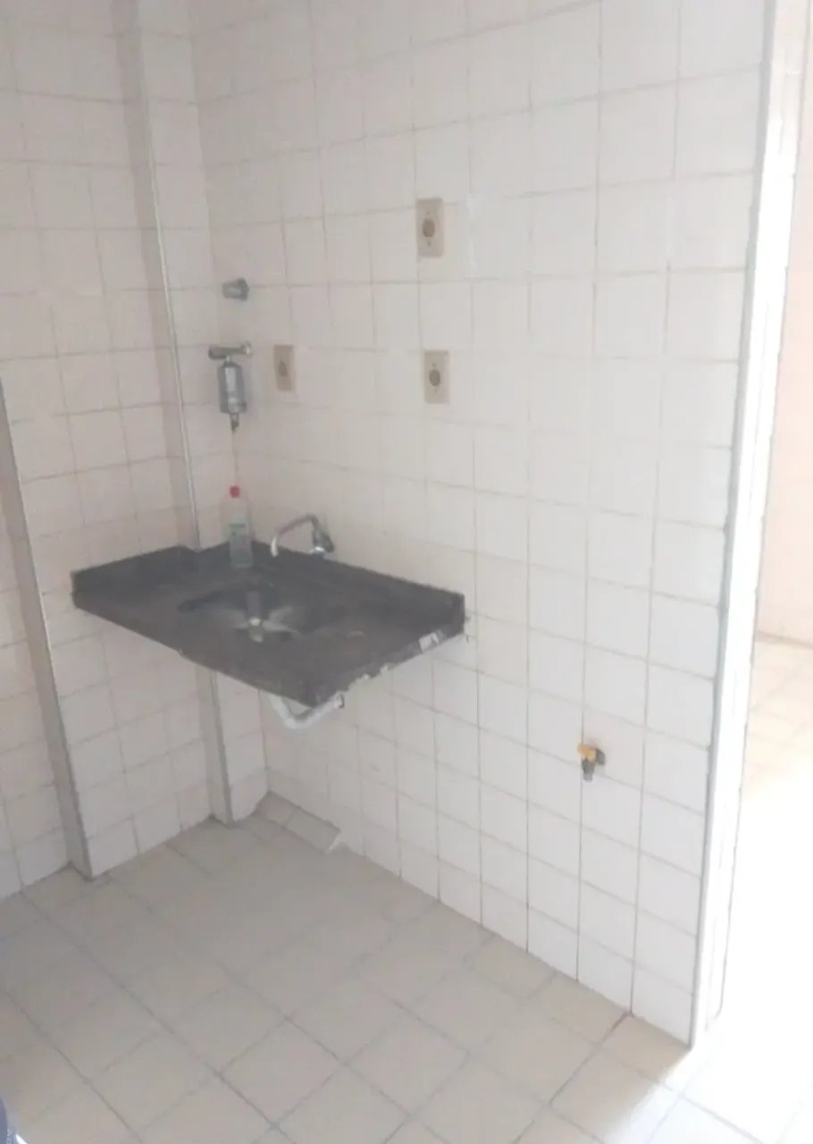 3-bedroom apartment with 1 bathroom, no parking — photo 7
